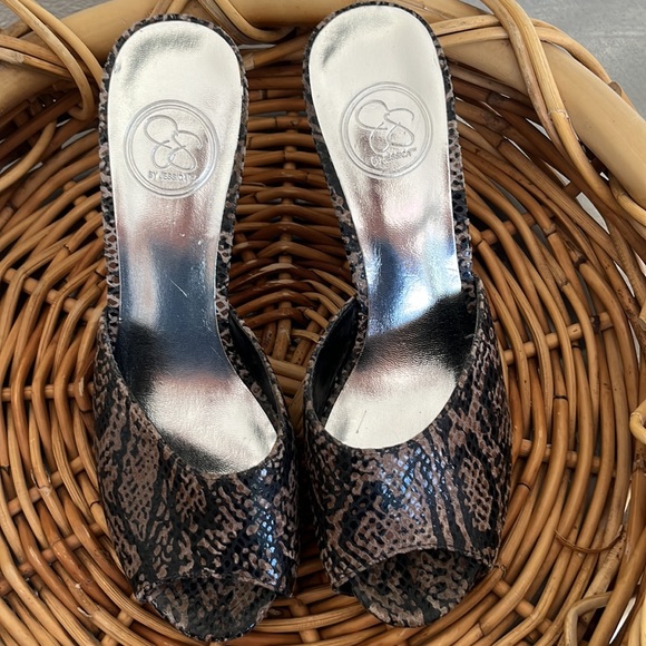 Jessica Simpson snakeskin reptile with unique inlaid wood heels - Picture 1 of 9